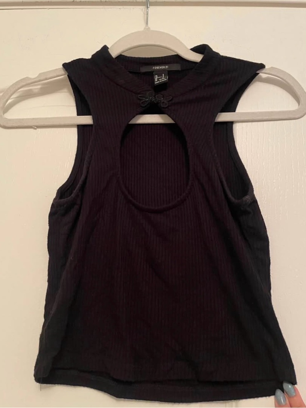 Forever 21 Black Ribbed Keyhole Tank with Decorative Clasp